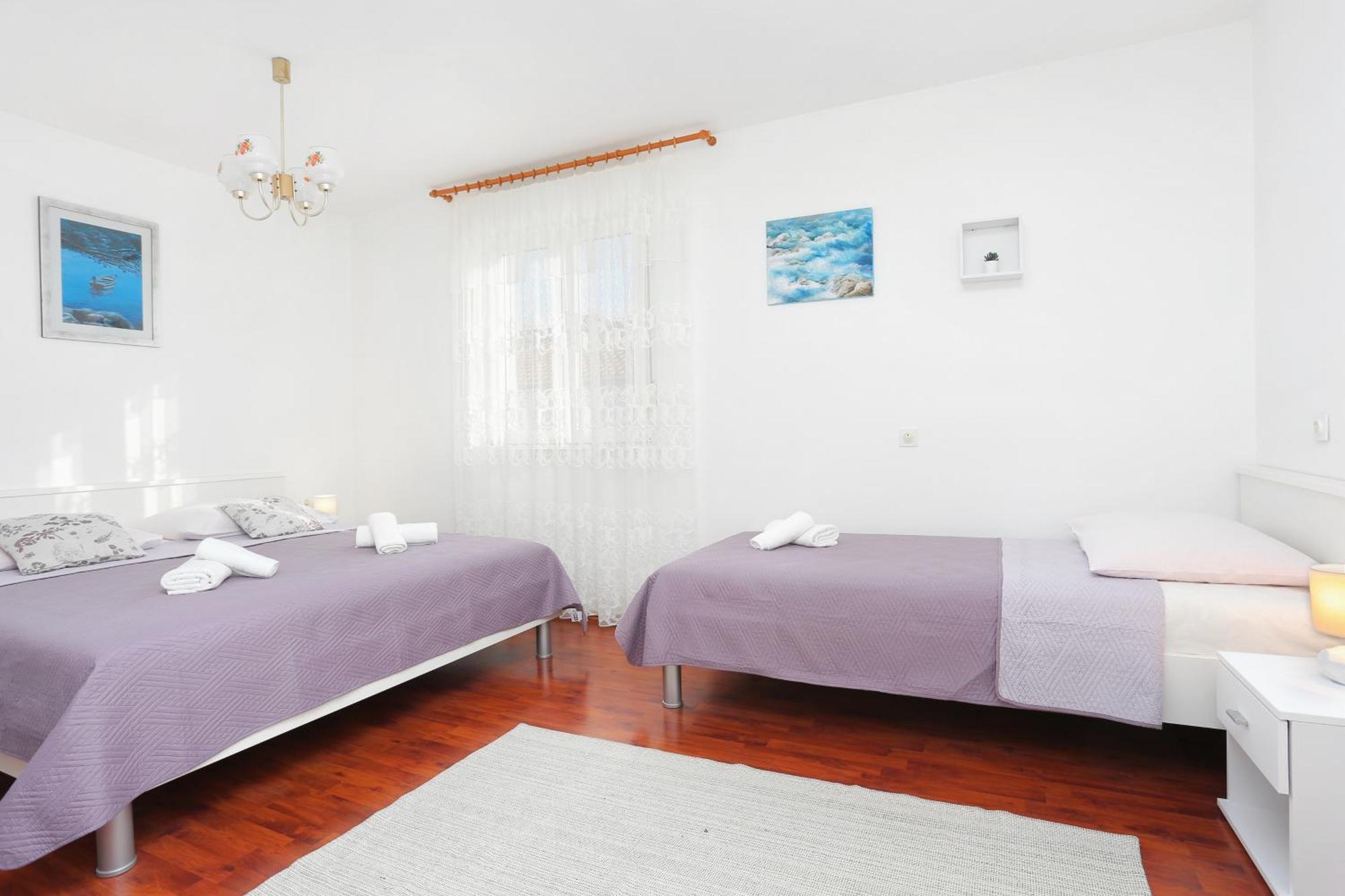 Apartments And Rooms With Parking Space Kastel Stafilic, Kastela - 18673 Номер фото